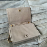 Chanel Big Logo Schultertasche creme