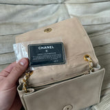 Chanel Big Logo Schultertasche creme