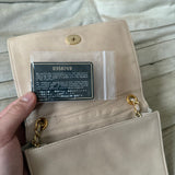 Chanel Big Logo Schultertasche creme