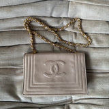 Chanel Big Logo Schultertasche creme
