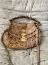 Laden Sie das Bild in den Galerie-Viewer, Miu Miu Leather Handbag