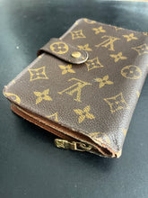 Laden Sie das Bild in den Galerie-Viewer, Louis Vuitton Wallet