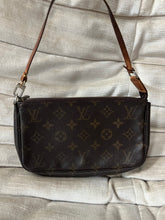 Laden Sie das Bild in den Galerie-Viewer, Louis Vuitton Pochette