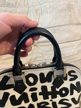 Laden Sie das Bild in den Galerie-Viewer, Vintage Louis Vuitton x Stephan Sprouse Graffiti Alma