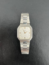 Laden Sie das Bild in den Galerie-Viewer, Omega DeVille Quartz (Women)