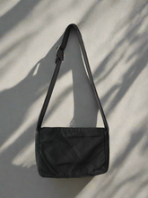 Laden Sie das Bild in den Galerie-Viewer, Loewe Crossbody/Shoulder Bag