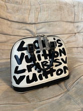 Laden Sie das Bild in den Galerie-Viewer, Vintage Louis Vuitton x Stephan Sprouse Graffiti Alma