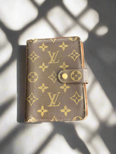 Laden Sie das Bild in den Galerie-Viewer, Louis Vuitton Wallet