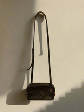 Laden Sie das Bild in den Galerie-Viewer, Louis Vuitton Marly Crossbody Bag