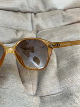 Laden Sie das Bild in den Galerie-Viewer, Christian Dior Sunglasses