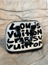 Laden Sie das Bild in den Galerie-Viewer, Vintage Louis Vuitton x Stephan Sprouse Graffiti Alma