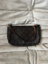 Laden Sie das Bild in den Galerie-Viewer, Louis Vuitton Pochette