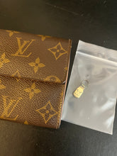 Laden Sie das Bild in den Galerie-Viewer, Louis Vuitton Sarah Wallet