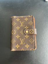 Laden Sie das Bild in den Galerie-Viewer, Louis Vuitton Wallet