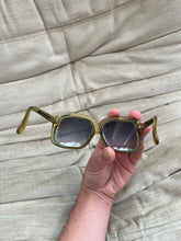 Laden Sie das Bild in den Galerie-Viewer, Christian Dior Sunglasses