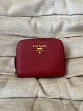 Laden Sie das Bild in den Galerie-Viewer, Prada Wallet