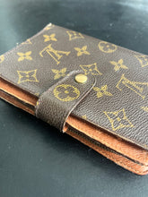 Laden Sie das Bild in den Galerie-Viewer, Louis Vuitton Wallet