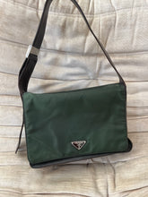 Laden Sie das Bild in den Galerie-Viewer, Prada Shoulder Bag