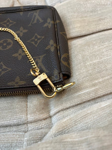 Louis Vuitton Pochette