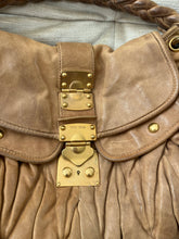 Laden Sie das Bild in den Galerie-Viewer, Miu Miu Leather Handbag