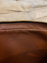 Laden Sie das Bild in den Galerie-Viewer, Louis Vuitton Marly Crossbody Bag