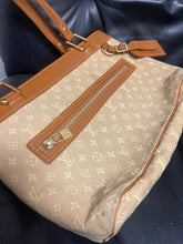 Laden Sie das Bild in den Galerie-Viewer, Louis Vuitton Lucille PM