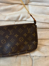 Laden Sie das Bild in den Galerie-Viewer, Louis Vuitton Pochette