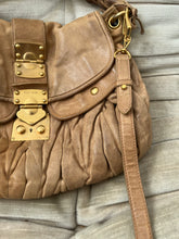 Laden Sie das Bild in den Galerie-Viewer, Miu Miu Leather Handbag