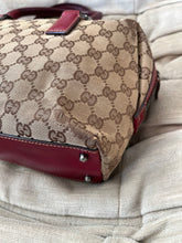 Laden Sie das Bild in den Galerie-Viewer, Gucci Handbag