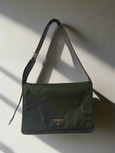 Laden Sie das Bild in den Galerie-Viewer, Prada Shoulder Bag