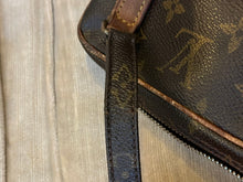 Laden Sie das Bild in den Galerie-Viewer, Louis Vuitton Marly Crossbody Bag